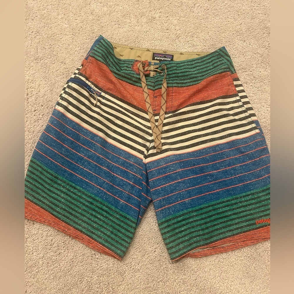 Patagonia Men's Wavefarer Boardshorts size 28